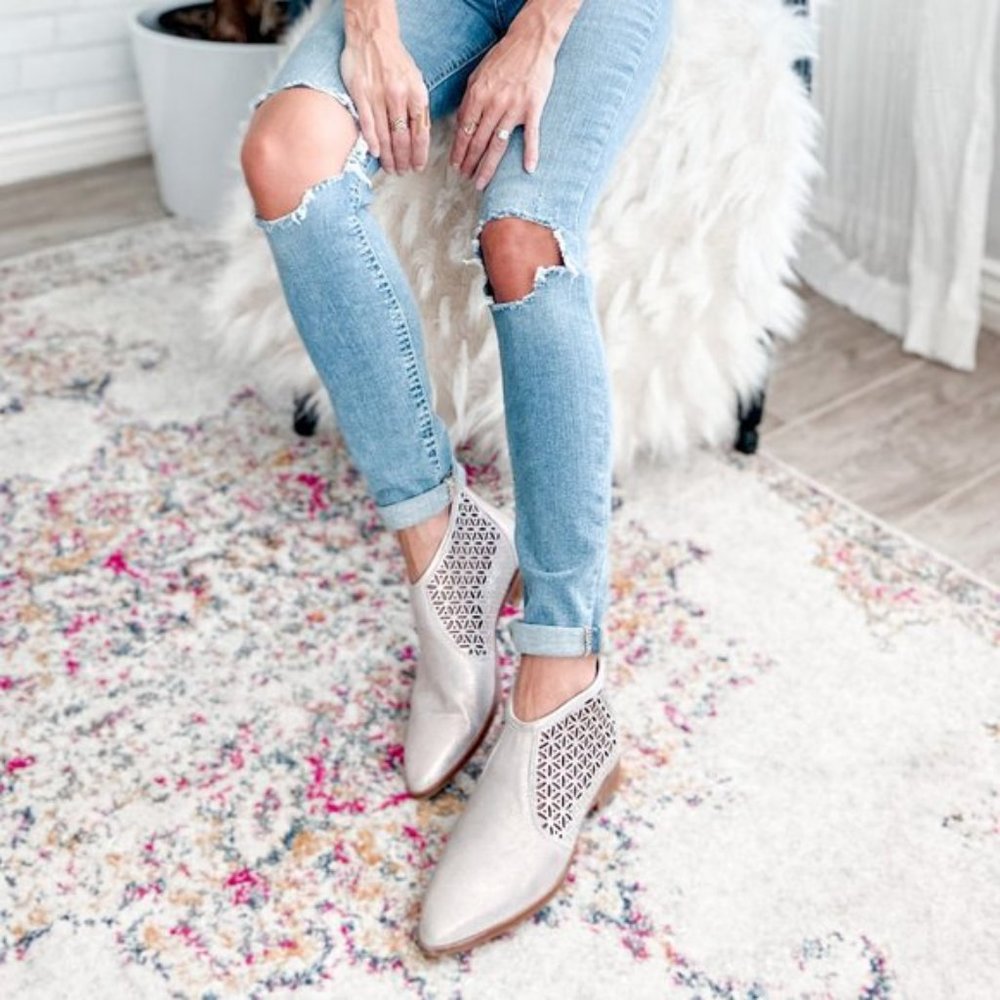 ITALEAU Italian Leather Janna Ankle Booties